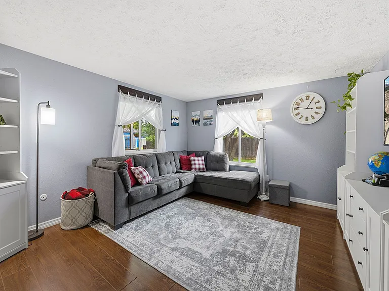 3130 Cockney St — Photo 9