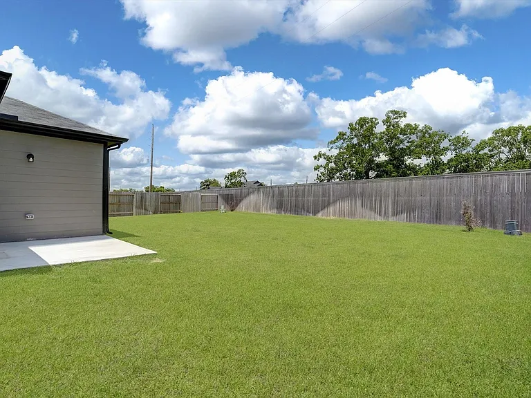 511 Louis Ln — Photo 37