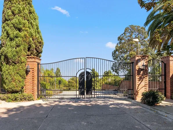 6055 Hillpointe Row, La Jolla, CA 92037