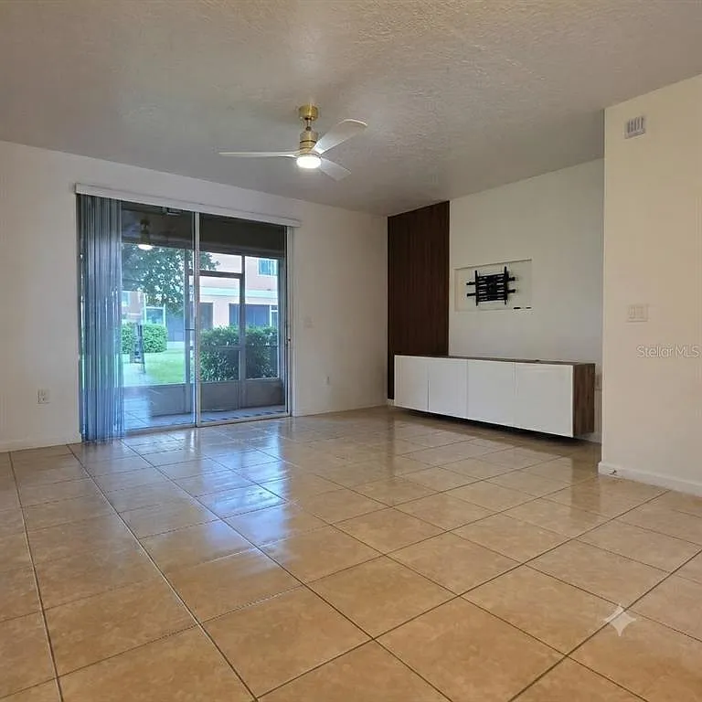 3 bed, 2.5 bath, 1539 sqft, $1,995 — Photo 3