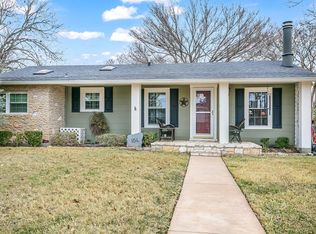 104 E Grothe St, Fredericksburg, TX 78624