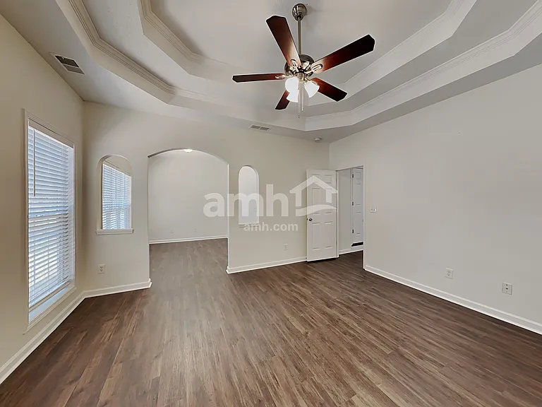 805 Lincoln Sq — Photo 10