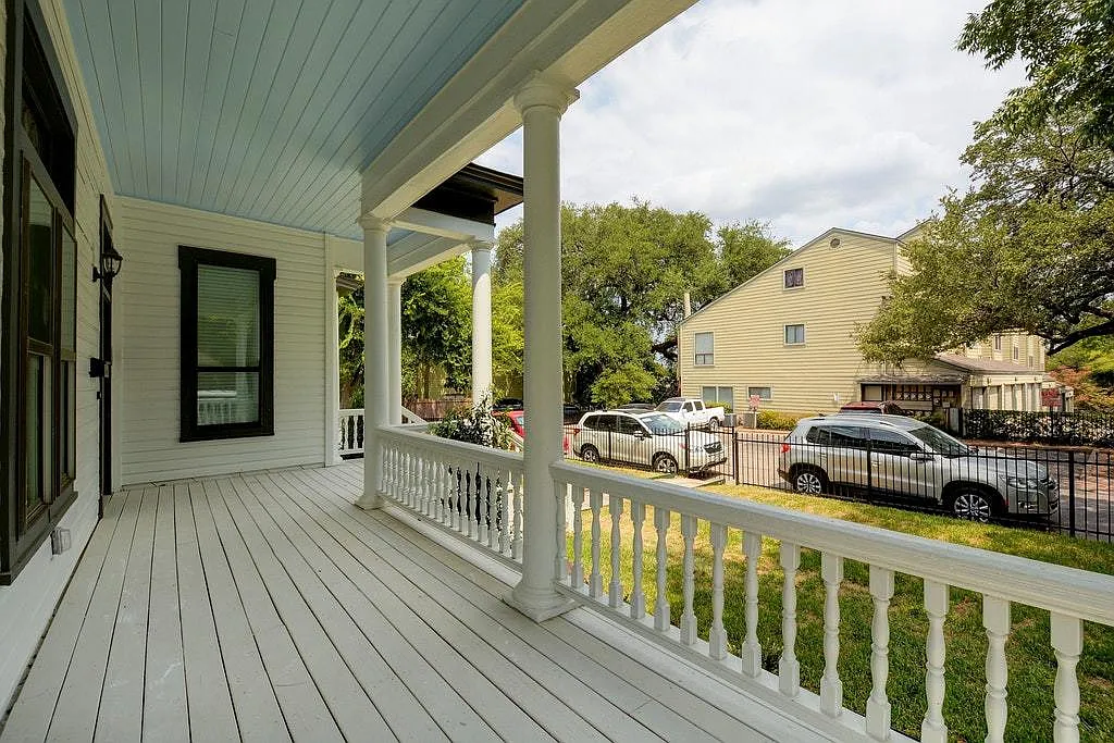 7/4- West Campus - Fenced Yard — Photo 2