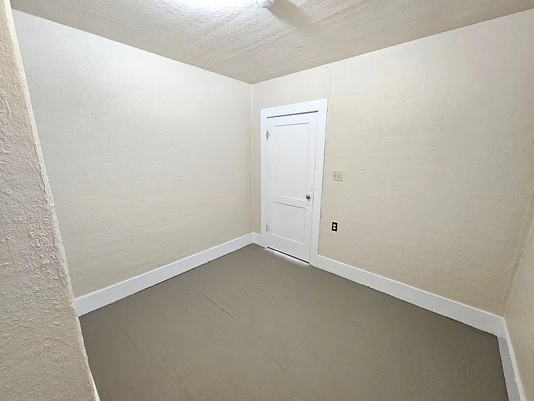 1802 Cove Ave — Photo 4