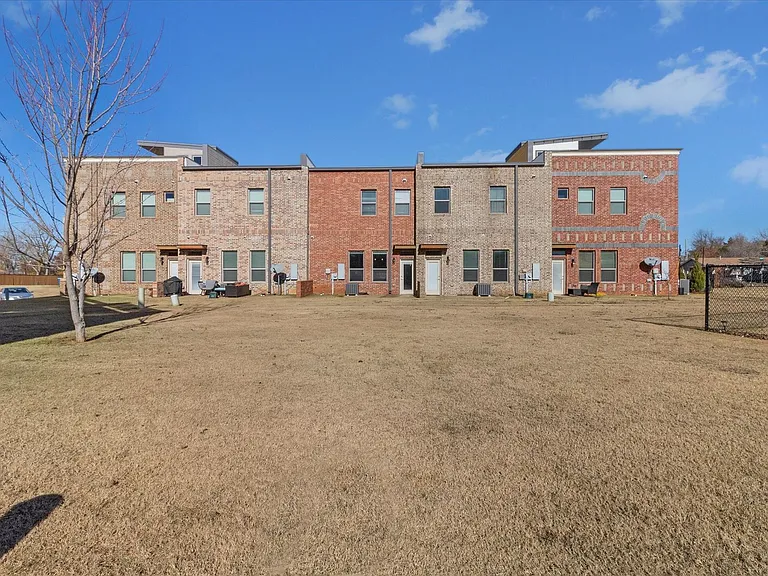 475 S Fretz Ave — Photo 33