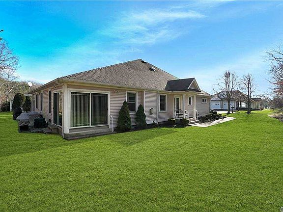 2nd image of 17 White Oak Ct
