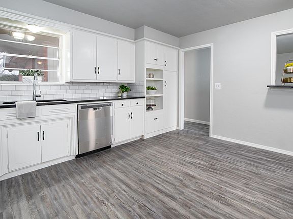 3rd image of 2417 Elwood Dr