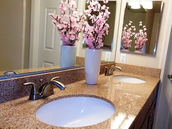 5th image of 1150 Town Centre Dr APT 19