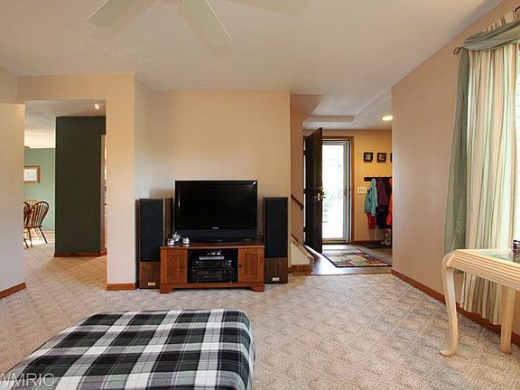 4th image of 3846 Coit Ave NE