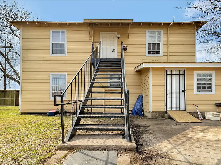4233 Dupont St #A — Photo 1
