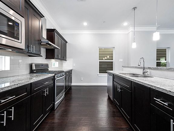 2nd image of 2524 Hutchins St