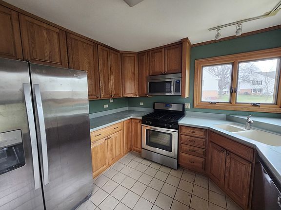 2nd image of 676 Regent Ln #676