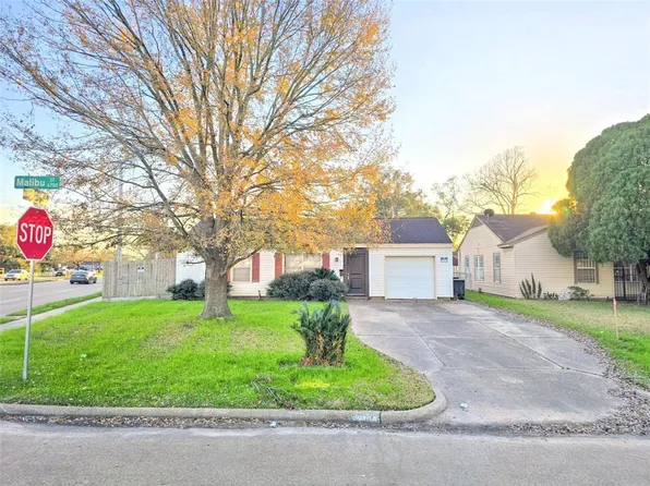 6701 Malibu Drive, Houston, TX 77092