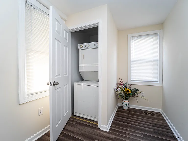 8033 Edgewater Ave — Photo 41