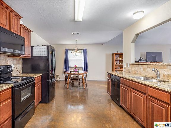 3rd image of 205 Dober St