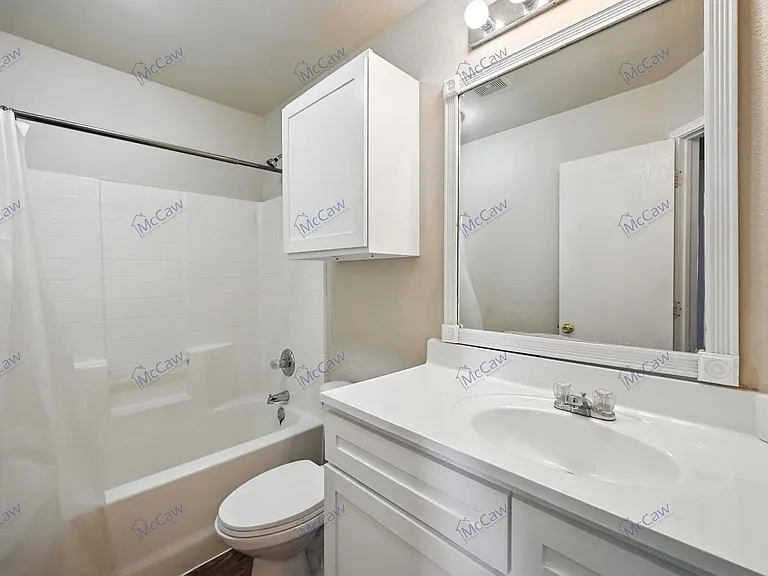 1317 Village Garden Dr — Photo 15