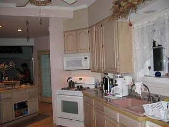 3rd image of 806 N 6th Ave