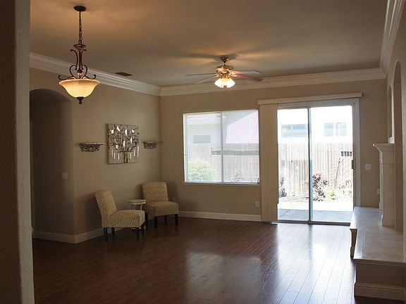 5th image of 337 Summergrove Cir