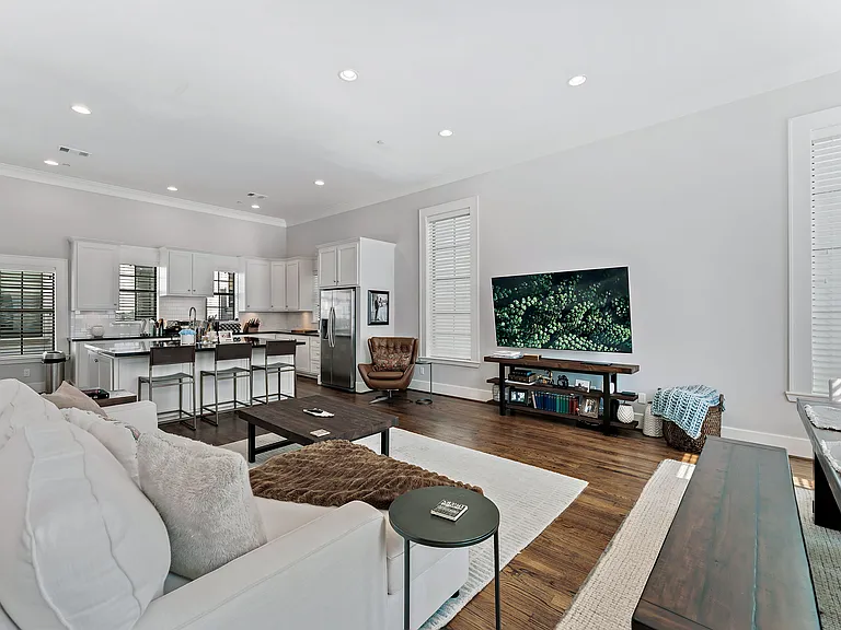1504 Knox St — Photo 14