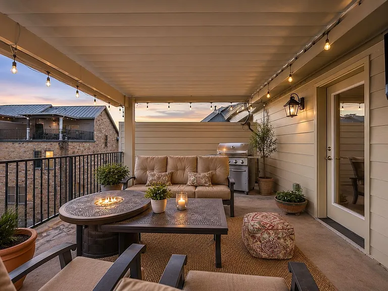 1112 Highknoll Ln #B — Photo 3