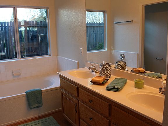 5th image of 3338 Tea Rose Dr