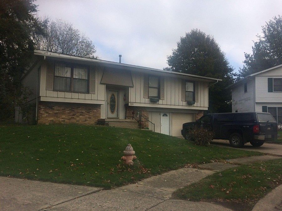 2nd image of 2020 Oxford Ct