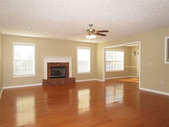 4th image of 3415 Gardenside Dr