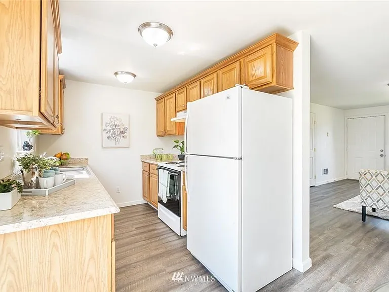 1744 N Rainier Ave — Photo 9