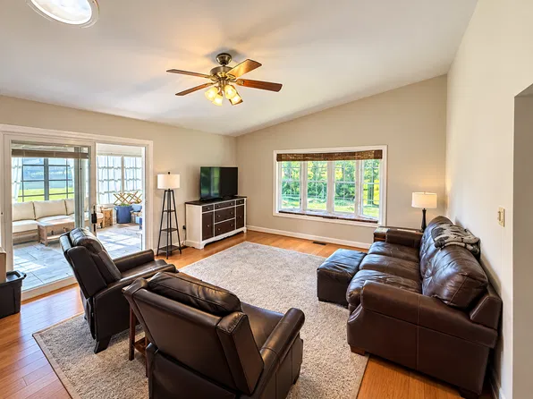 8547 Windhaven Ln, Warrenton, VA 20187
