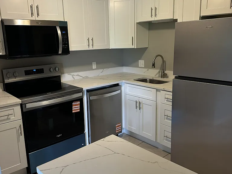 412 Elmwood Dr — Photo 1