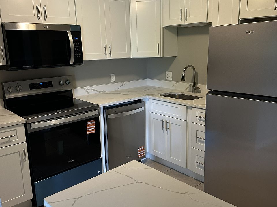 1st image of 412 Elmwood Dr