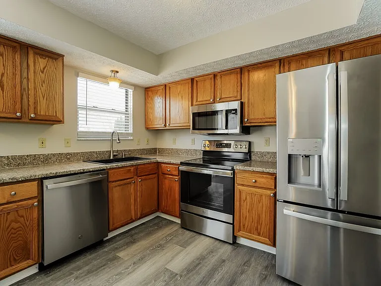 2719 Raphael Dr — Photo 10
