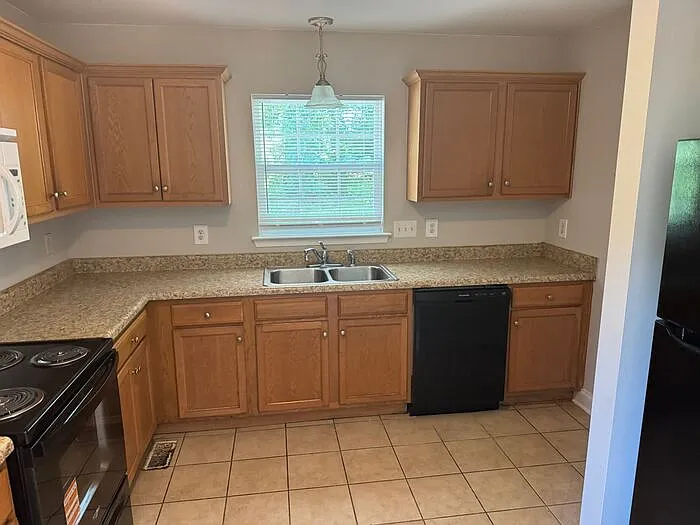 417 Pleasant Ave — Photo 2