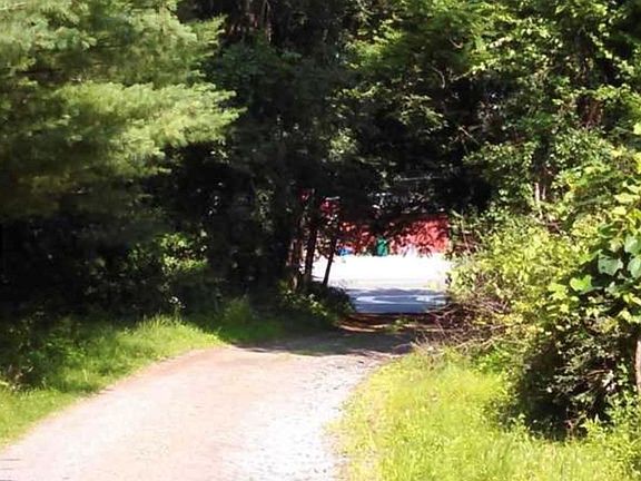 5th image of 17 Crow Hill Ln