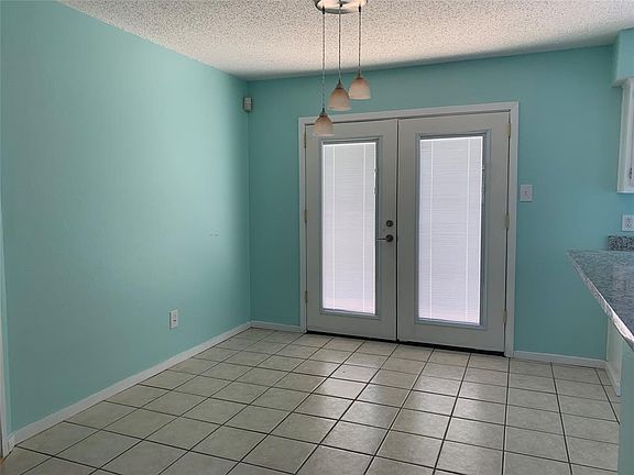 3rd image of 2914 Geneva Dr