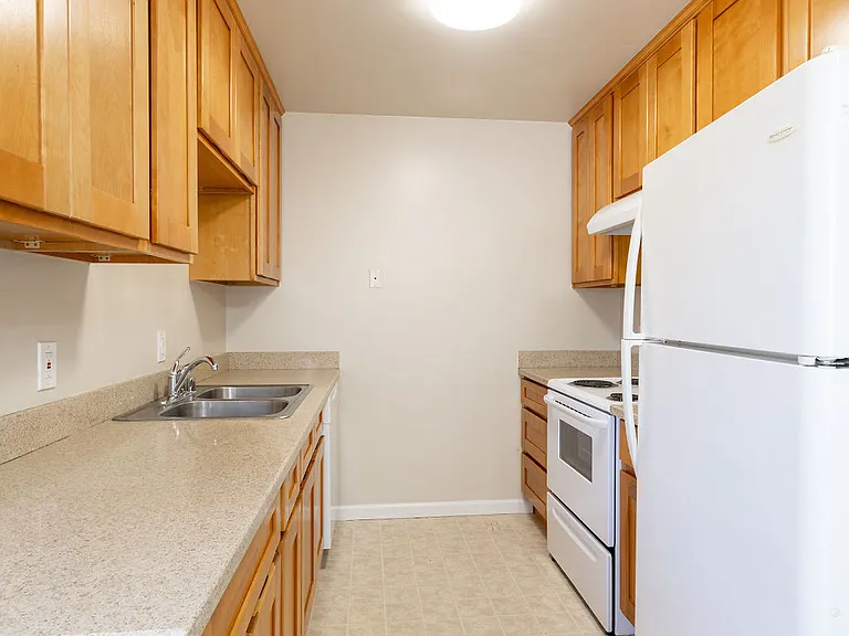 2315 Monroe St — Photo 9