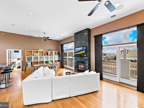 3rd image of 2510 Long Beach Blvd #1B
