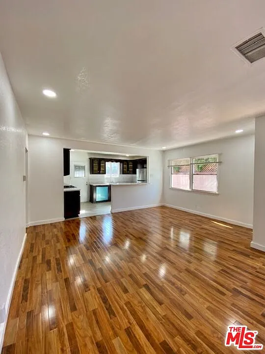 2 bed, 1.0 bath, 900 sqft, $3,600 — Photo 4