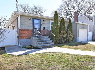 1843 Thomas St, Merrick, NY 11566