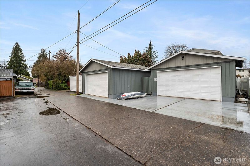 3rd image of 128 5th Avenue NW