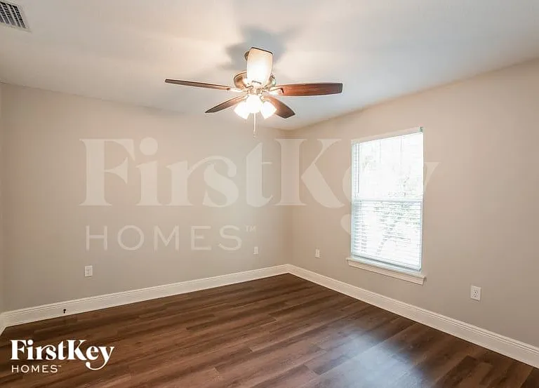 203 Saunders St — Photo 14