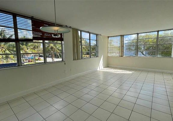 4th image of 2171 NE 170th St #200