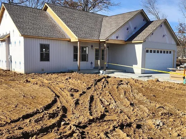 87 Straight St, Elsberry, MO 63343
