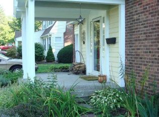 7 Berkshire Dr, East Greenbush, NY 12061