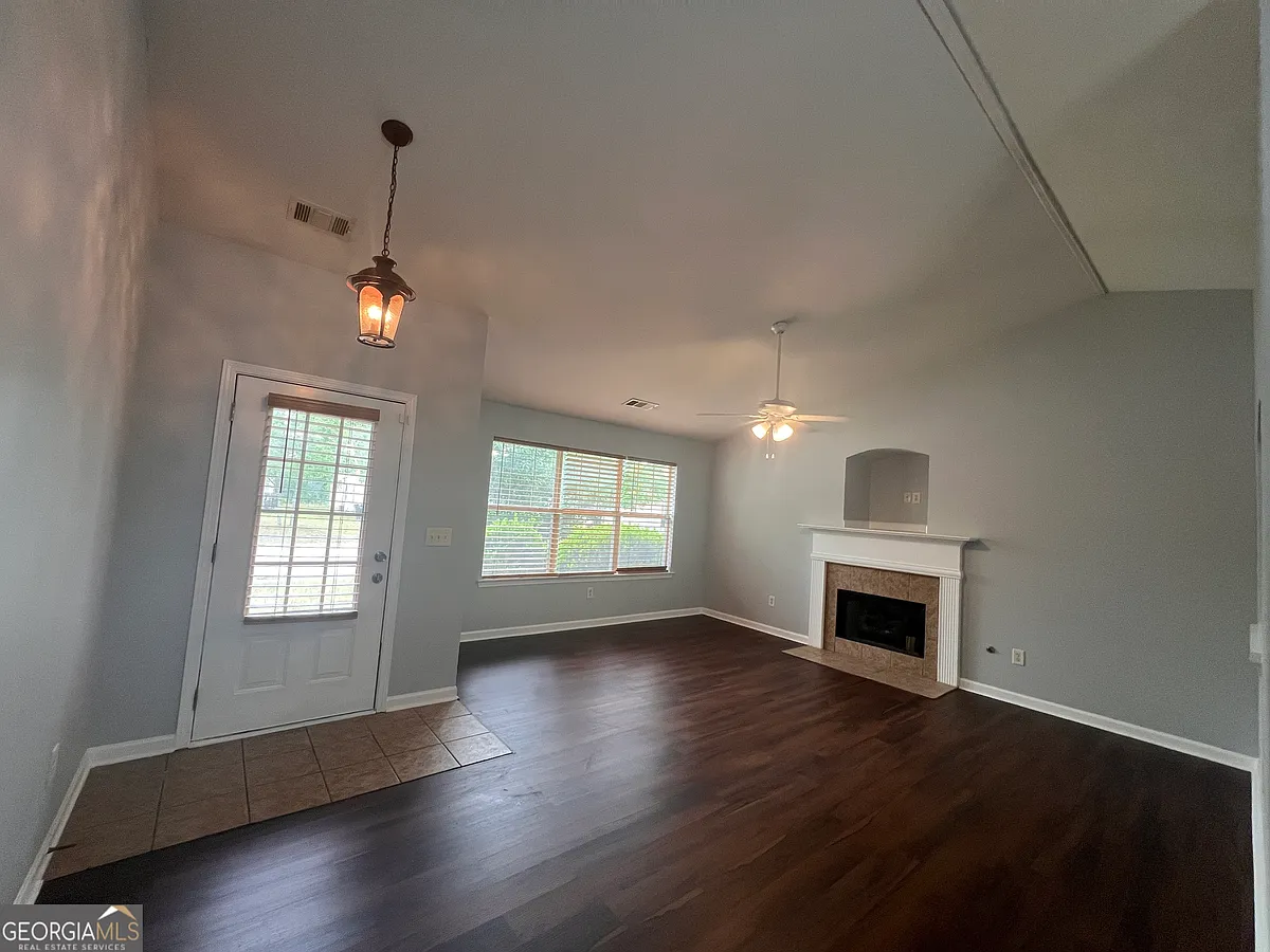 Building Photo - 63 Camden Way