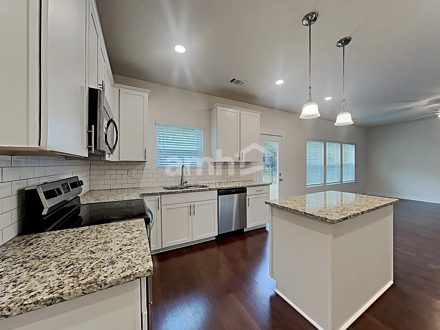 4 bed, 2.5 bath, 1941 sqft, $2,195 — Photo 4