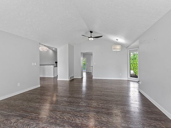 5th image of 425 N Garry Dr