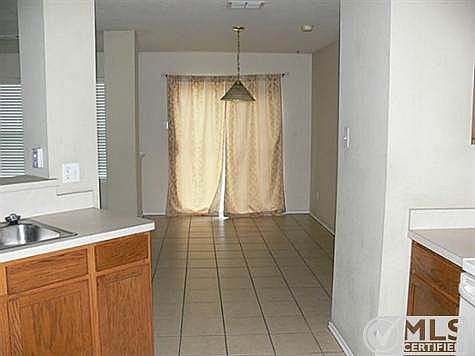 5th image of 2824 Bluffs Ct