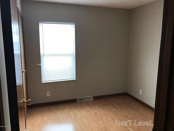 5th image of 6554 Sunfield Dr SW