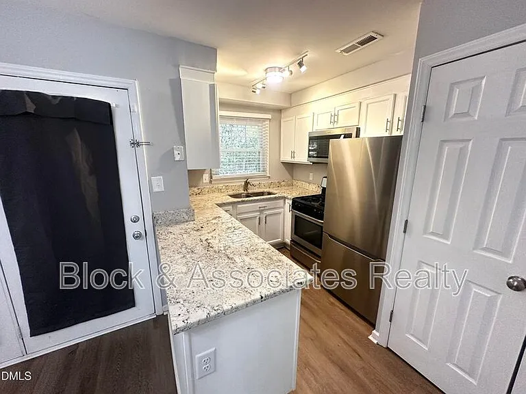 4808 Blue Bird Ct #D — Photo 17